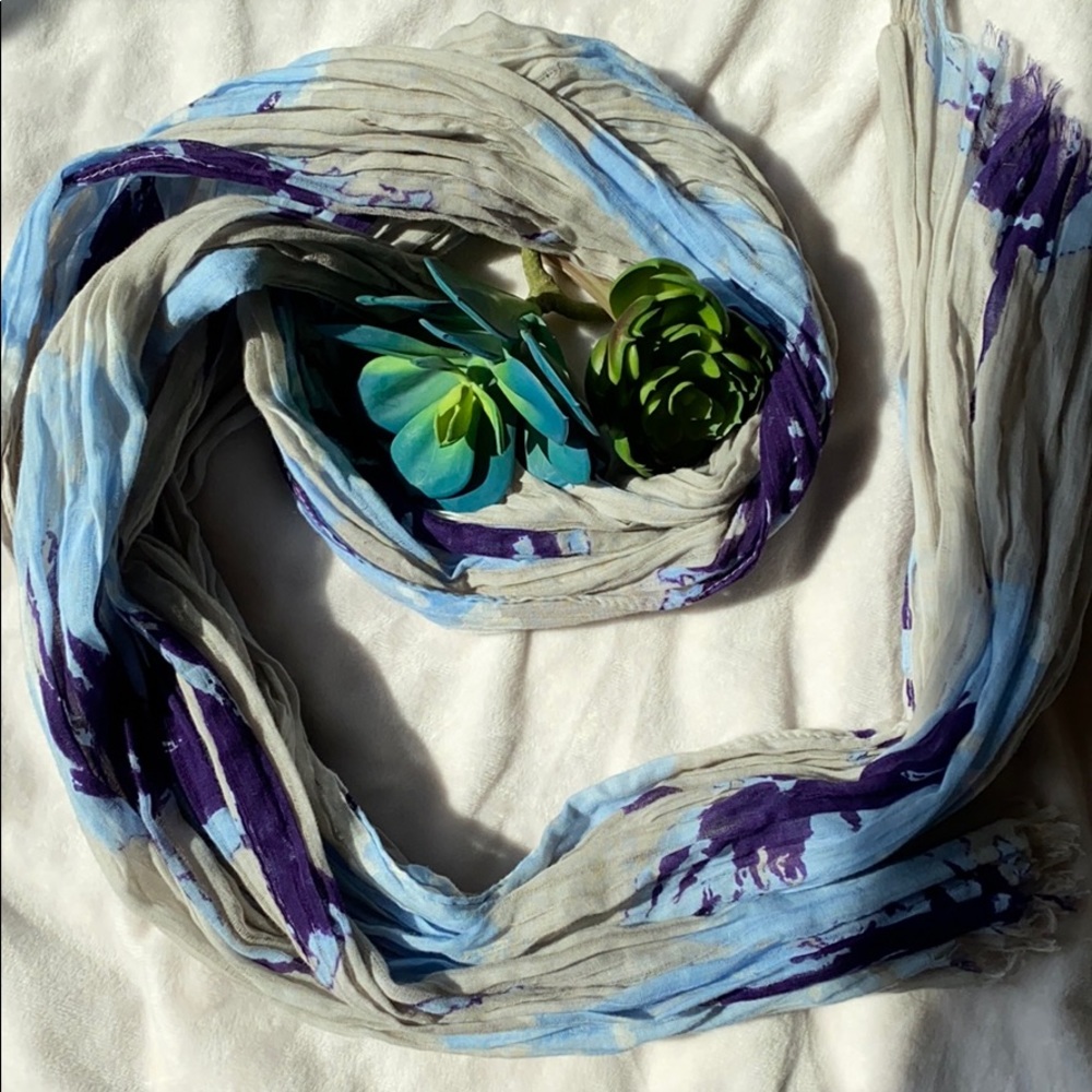 ☀️ 3/$25 NY&Co Gray Floral Abstract Scarf